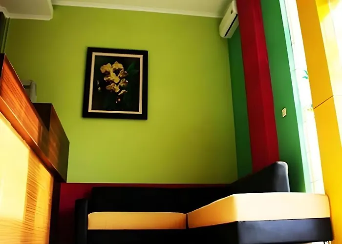 Pineapple Mansion Hotel Bonorejo